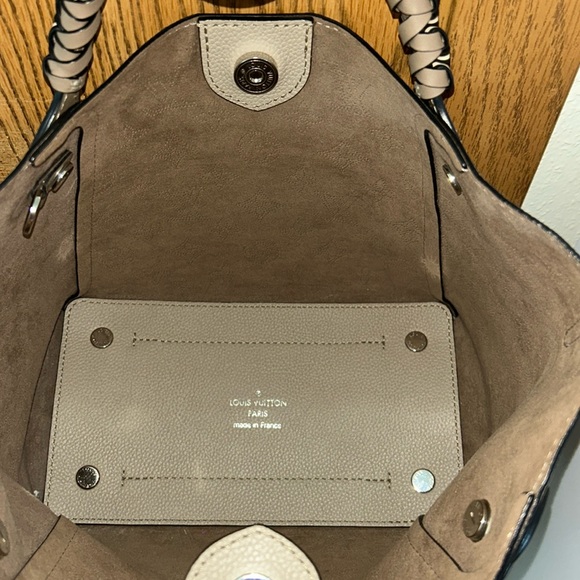 RARE Louis Vuitton Mahina Hina braided handles crossbody tote - Picture 10 of 15